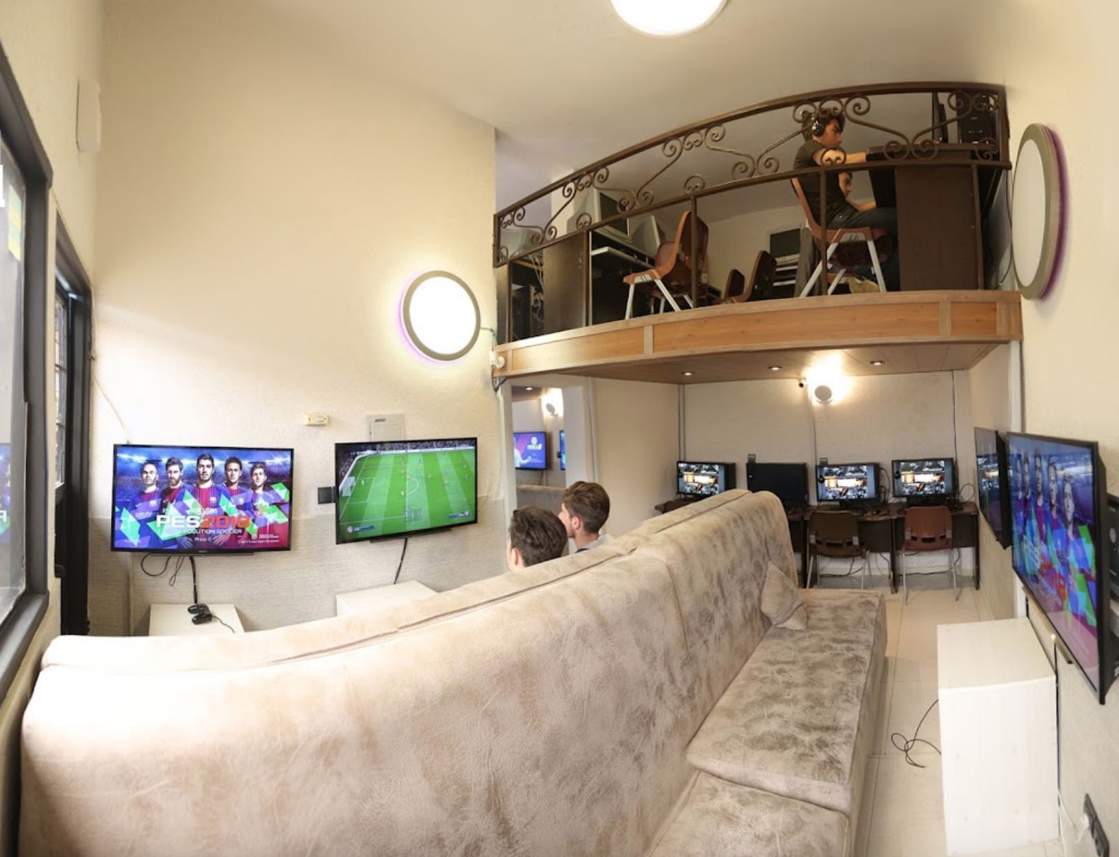 لذت PS5 و ایکس باکس گروهی در بهترین مراکز گیم نت تهران + آدرس و مشخصات  Game